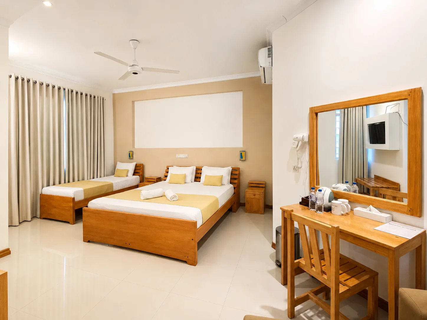 Bedroom in the Standard Twin Room