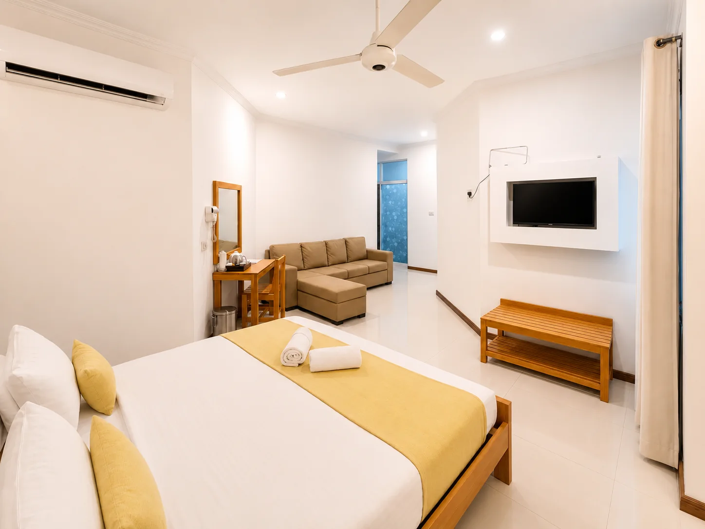 Bedroom in the Standard Twin Room